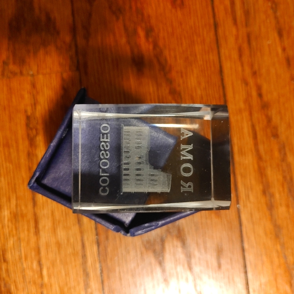 3d Rome Colosseum Paper Weight - Picture 3 of 5